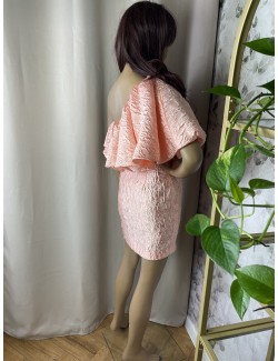 Sukienka mini na jedno ramię z teksturowanego materiału